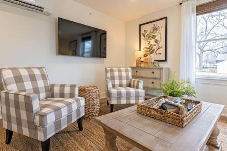Downtown Luxury Farmhouse Apartment #4 West Dundee Kültér fotó