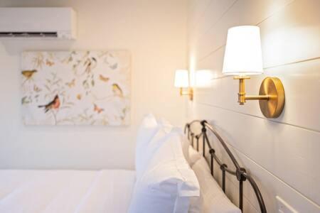 Downtown Luxury Farmhouse Apartment #4 West Dundee Kültér fotó